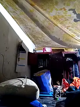 Snapshot of Cogelonregio chatting on 10-18-25, 04:15 Cogelonregio online show from 10-18-25, 04:15