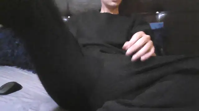 Snapshot of esmermoon chatting on 11-13-25, 11:03 esmermoon online show from 11-13-25, 11:03