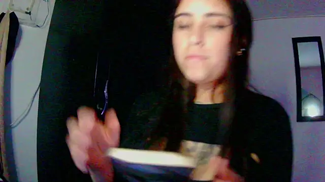 Snapshot of adri_gomez1 chatting on 11-13-25, 04:50 adri gomez1 online show from 11-13-25, 04:50