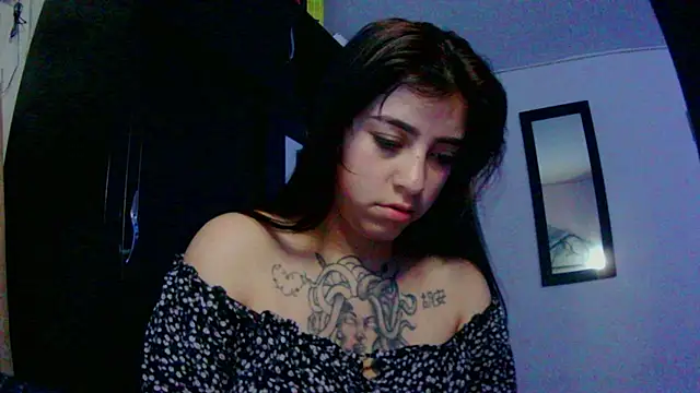 Snapshot of adri_gomez1 chatting on 11-21-25, 07:29 adri gomez1 online show from 11-21-25, 07:29