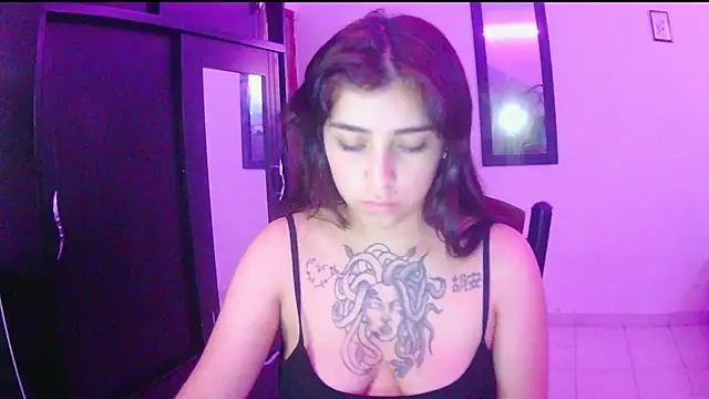 Snapshot of adri_gomez1 chatting on 11-29-25, 08:45 adri gomez1 online show from 11-29-25, 08:45