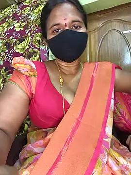 Snapshot of hot-telugu-queen chatting on 10-22-25, 07:19 hot-telugu-queen online show from 10-22-25, 07:19