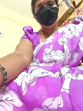 Snapshot of hot-telugu-queen chatting on 10-24-25, 07:38 hot-telugu-queen online show from 10-24-25, 07:38