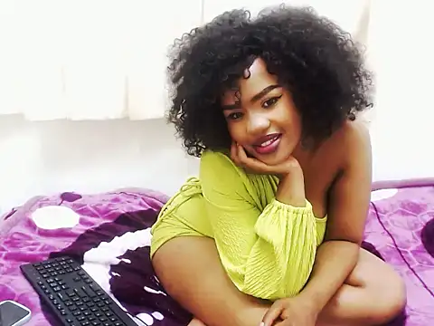 Snapshot of CHERRYWHITE23 chatting on 10-16-25, 07:04 CHERRYWHITE23 online show from 10-16-25, 07:04