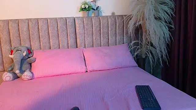 Snapshot of LittleStar_SM chatting on 11-30-25, 03:54 LittleStar SM online show from 11-30-25, 03:54