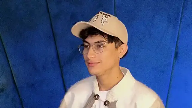 Snapshot of Aaron_Eze chatting on 10-26-25, 08:48 Aaron Eze online show from 10-26-25, 08:48