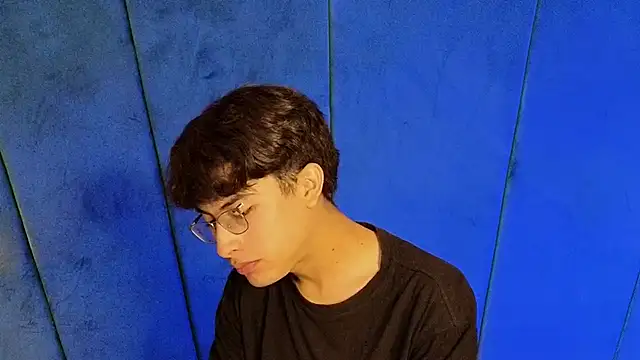 Snapshot of Aaron_Eze chatting on 11-01-25, 10:12 Aaron Eze online show from 11-01-25, 10:12