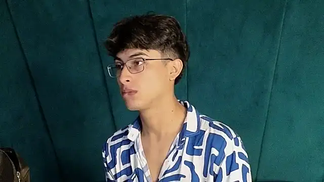 Snapshot of Aaron_Eze chatting on 11-20-25, 09:03 Aaron Eze online show from 11-20-25, 09:03