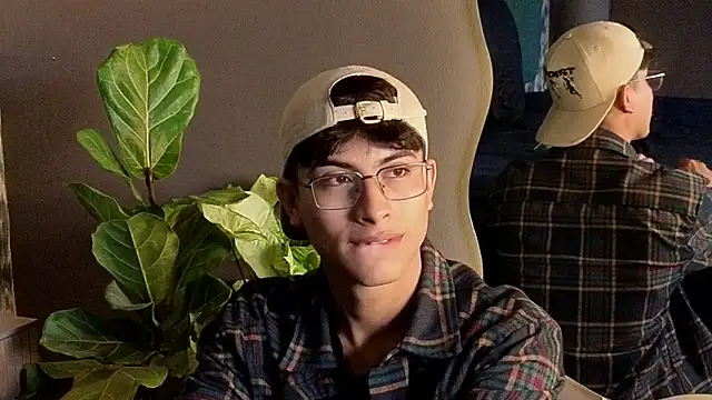 Snapshot of Aaron_Eze chatting on 11-23-25, 08:52 Aaron Eze online show from 11-23-25, 08:52