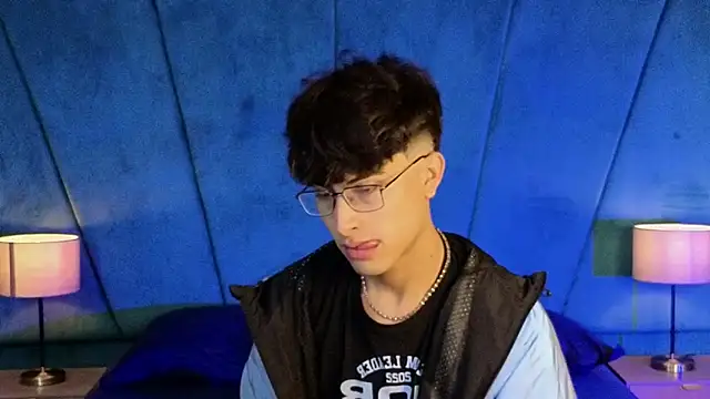 Snapshot of Aaron_Eze chatting on 11-26-25, 10:22 Aaron Eze online show from 11-26-25, 10:22