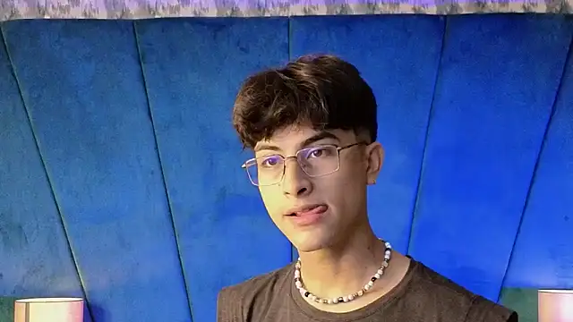 Snapshot of Aaron_Eze chatting on 11-27-25, 09:17 Aaron Eze online show from 11-27-25, 09:17