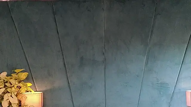 Snapshot of Aaron_Eze chatting on 11-30-25, 01:04 Aaron Eze online show from 11-30-25, 01:04