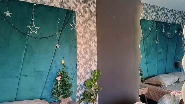 Snapshot of Aaron_Eze chatting on 12-05-25, 08:38 Aaron Eze online show from 12-05-25, 08:38