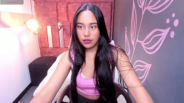 Snapshot of Rachel__Jonees chatting on 10-31-25, 11:33 Rachel Jonees online show from 10-31-25, 11:33