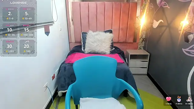 Snapshot of Rachel__Jonees chatting on 11-26-25, 12:17 Rachel Jonees online show from 11-26-25, 12:17