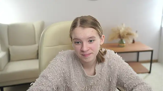 Snapshot of VestaRonan chatting on 10-16-25, 01:56 VestaRonan online show from 10-16-25, 01:56