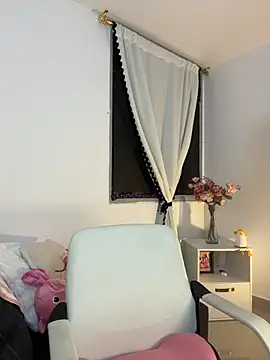 Snapshot of kit_katt chatting on 11-05-25, 11:05 kit katt online show from 11-05-25, 11:05