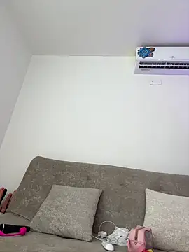 Julietalcl online show from 10-31-25, 09:05