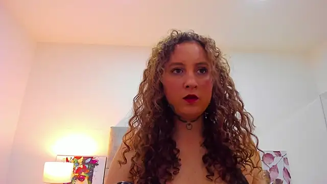 Snapshot of SharonMartini chatting on 10-20-25, 01:22 SharonMartini online show from 10-20-25, 01:22