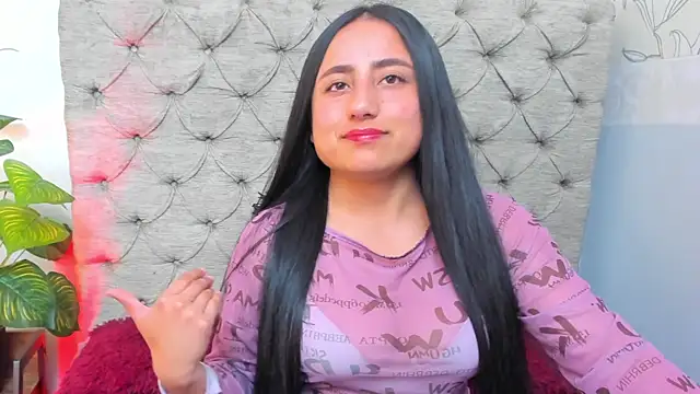 Snapshot of Samanta_Fischer chatting on 11-01-25, 11:34 Samanta Fischer online show from 11-01-25, 11:34