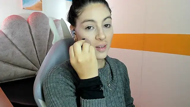 Snapshot of moon_winy chatting on 10-26-25, 11:38 moon winy online show from 10-26-25, 11:38