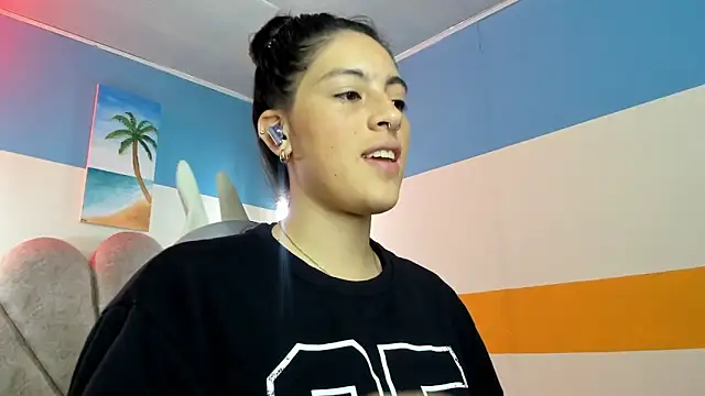 Snapshot of moon_winy chatting on 10-29-25, 11:34 moon winy online show from 10-29-25, 11:34