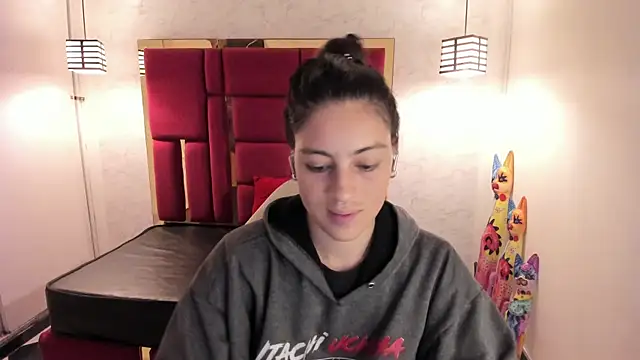 Snapshot of moon_winy chatting on 11-04-25, 11:31 moon winy online show from 11-04-25, 11:31