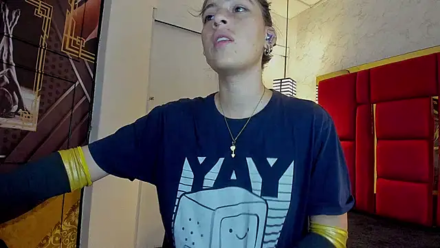 Snapshot of moon_winy chatting on 11-17-25, 11:27 moon winy online show from 11-17-25, 11:27