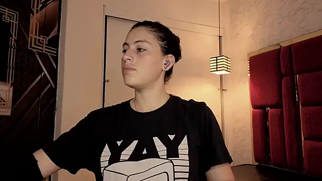 Snapshot of moon_winy chatting on 11-27-25, 11:56 moon winy online show from 11-27-25, 11:56