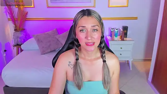 Snapshot of karlyy_ chatting on 11-04-25, 07:24 karlyy online show from 11-04-25, 07:24