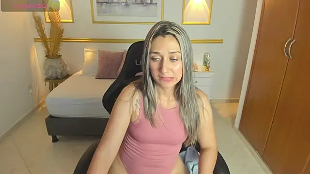 Snapshot of karlyy_ chatting on 11-08-25, 07:12 karlyy online show from 11-08-25, 07:12