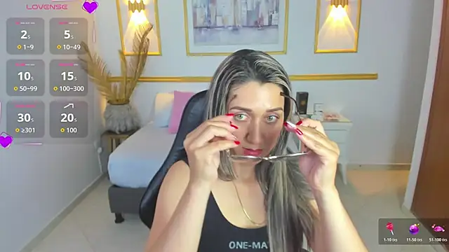 Snapshot of karlyy_ chatting on 11-21-25, 07:12 karlyy online show from 11-21-25, 07:12