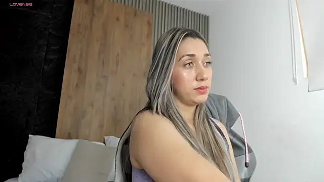 Snapshot of karlyy_ chatting on 12-15-25, 12:09 karlyy online show from 12-15-25, 12:09