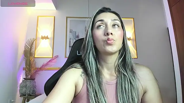 Snapshot of karlyy_ chatting on 12-17-25, 07:20 karlyy online show from 12-17-25, 07:20