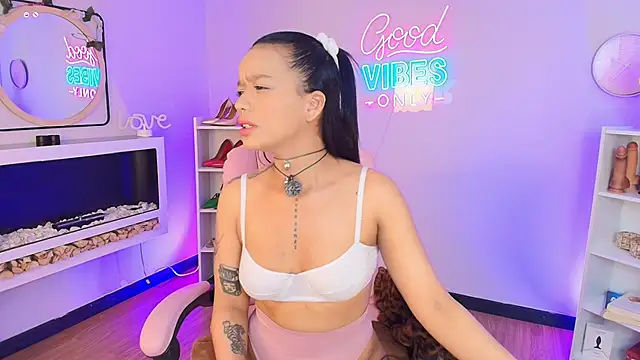 Snapshot of Miss_koko_ chatting on 12-02-25, 08:04 Miss koko online show from 12-02-25, 08:04