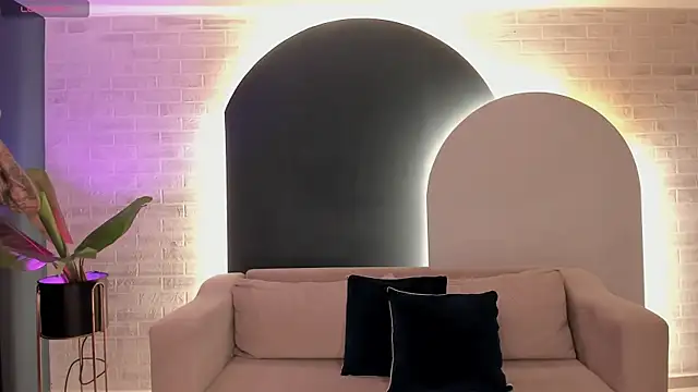 Snapshot of ChristineFord_ chatting on 10-28-25, 03:04 ChristineFord online show from 10-28-25, 03:04