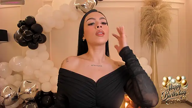 Snapshot of ChristineFord_ chatting on 11-06-25, 12:50 ChristineFord online show from 11-06-25, 12:50