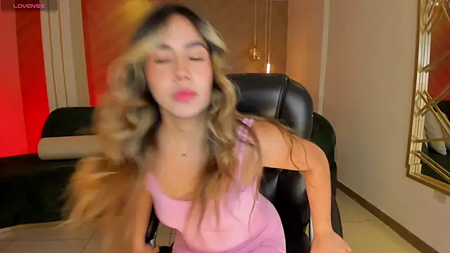 Snapshot of AnnieMonroe1 chatting on 11-18-25, 07:18 AnnieMonroe1 online show from 11-18-25, 07:18