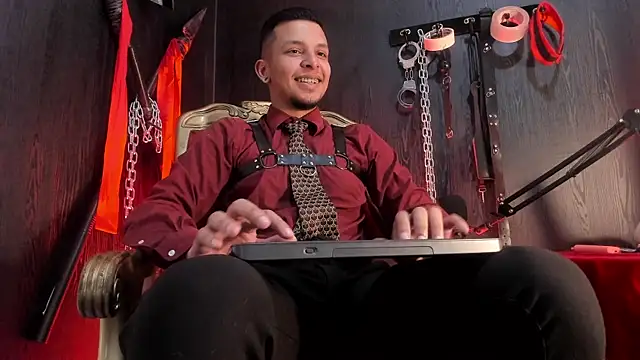 Snapshot of Master_Connor_BDSM chatting on 11-08-25, 10:19 Master Connor BDSM online show from 11-08-25, 10:19