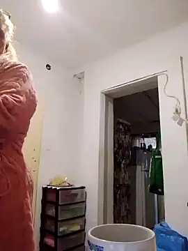 Snapshot of Lvna6969 chatting on 11-16-25, 04:01 Lvna6969 online show from 11-16-25, 04:01