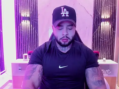 Snapshot of marcusfit1 chatting on 10-21-25, 01:17 marcusfit1 online show from 10-21-25, 01:17