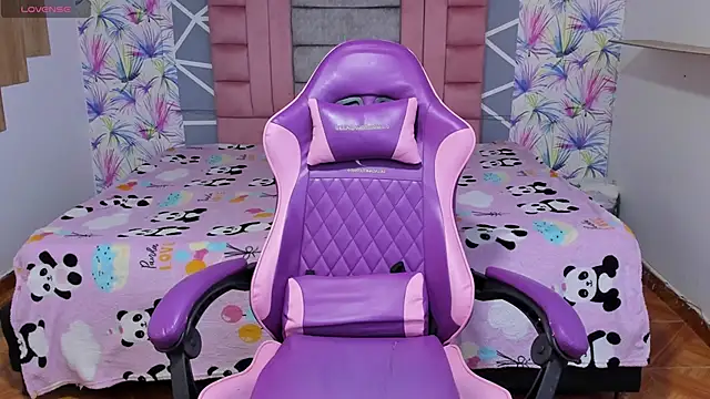 Snapshot of AdelaidaManson18 chatting on 12-15-25, 03:11 AdelaidaManson18 online show from 12-15-25, 03:11