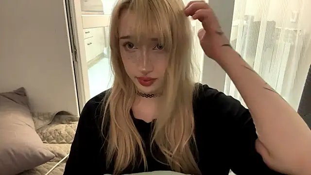 Snapshot of Milkmoriee chatting on 10-18-25, 05:25 Milkmoriee online show from 10-18-25, 05:25