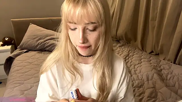 Snapshot of Milkmoriee chatting on 10-28-25, 03:36 Milkmoriee online show from 10-28-25, 03:36