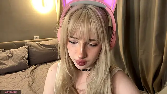 Snapshot of Milkmoriee chatting on 10-29-25, 03:25 Milkmoriee online show from 10-29-25, 03:25