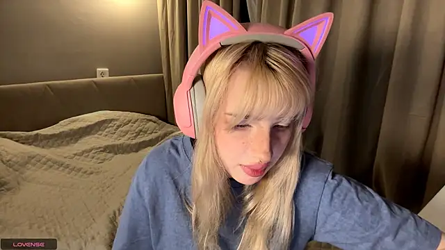 Snapshot of Milkmoriee chatting on 11-01-25, 03:25 Milkmoriee online show from 11-01-25, 03:25