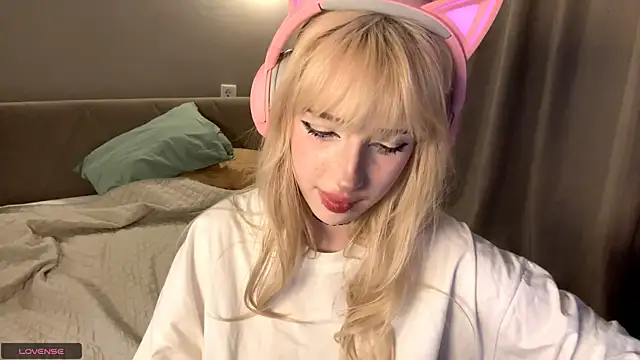 Snapshot of Milkmoriee chatting on 11-11-25, 03:56 Milkmoriee online show from 11-11-25, 03:56