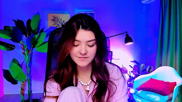 Snapshot of AnaSteisher chatting on 11-22-25, 01:43 AnaSteisher online show from 11-22-25, 01:43