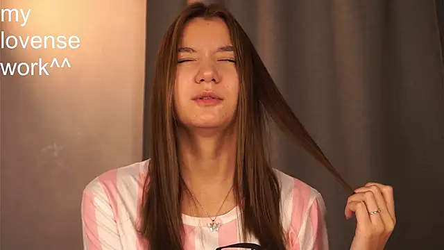 Snapshot of BrynnHolverson chatting on 10-26-25, 07:09 BrynnHolverson online show from 10-26-25, 07:09