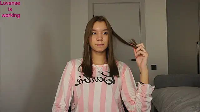 Snapshot of BrynnHolverson chatting on 11-01-25, 07:49 BrynnHolverson online show from 11-01-25, 07:49